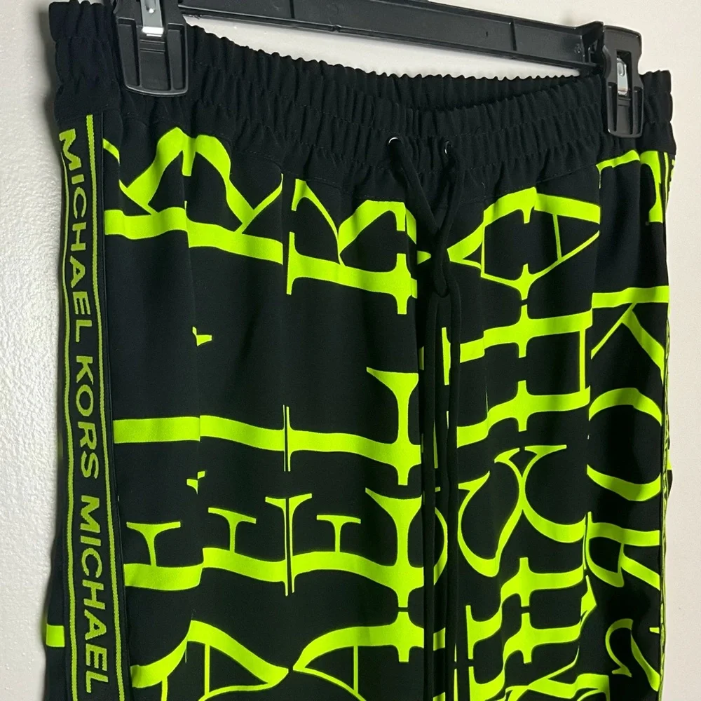 Michael Kors Newsprint Logo Cady Joggers Style #MU93H67BSG - Picture 9 of 13